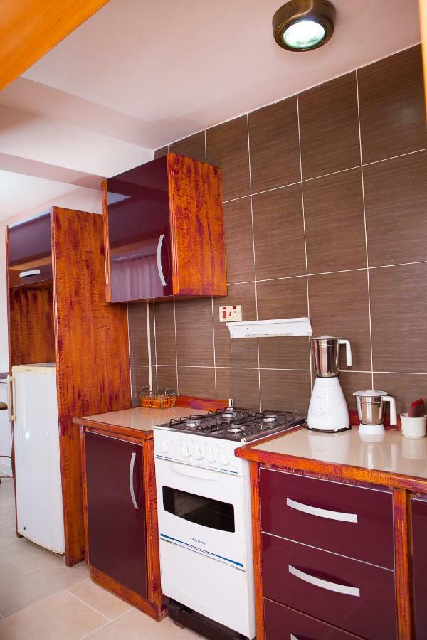 Maxwell Court Apartments อักกรา ภายนอก รูปภาพ